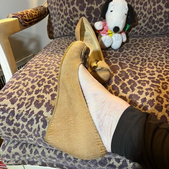 EUC Stuart Weitzman Tan Wedges Sz 9 - Picture 8 of 9